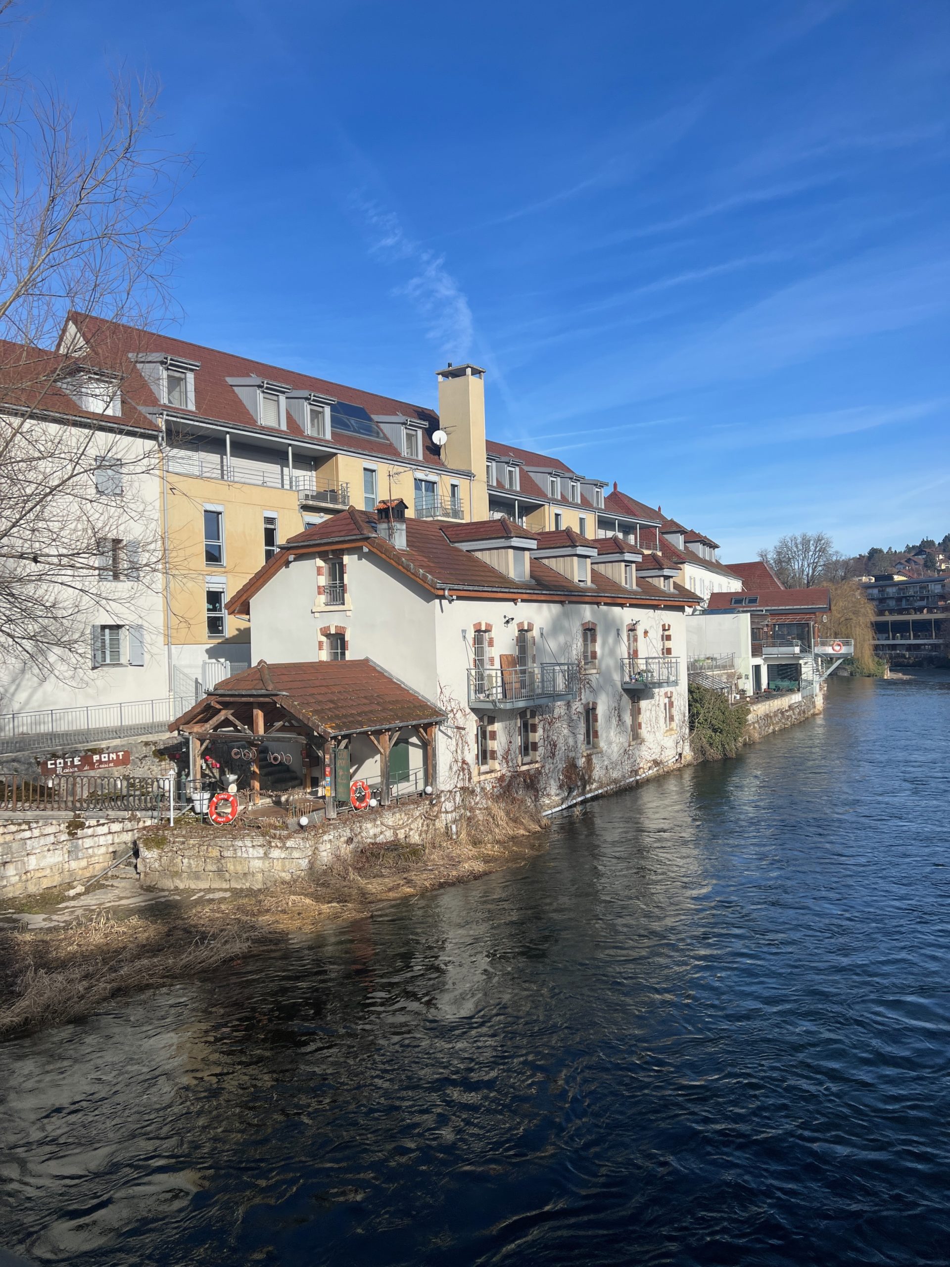 Hallen-Turnier in Pontarlier (FR) mit Öffis? Oui bien sûr !